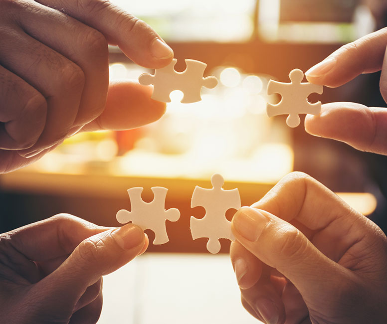 4 pieces of a jigsaw coming together highlighting how the Webtrends Optimize Strategic Partnership works